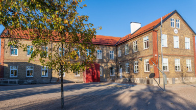 Östra skolan ligger i östra Trelleborg och på skolan går cirka 230 elever i årskurs F-6.