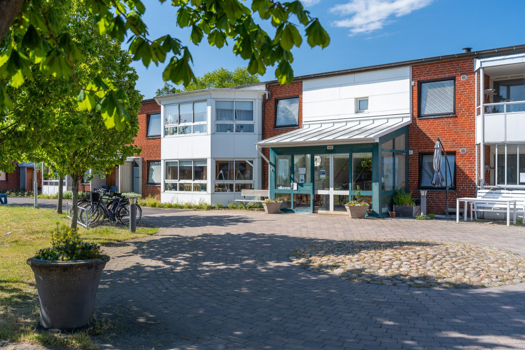 Silverängen ligger i östra Trelleborg, mellan östra infarten och Citygross. Silverängen ligger fint omgivet av gröna ytor, träd och bostadshus. Boendet tar emot personer med demenssjukdom.
