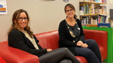 Speciallärarna Annica Wåhlander och Lina Pfannenstill arbetar med särskilt begåvade och högpresterande elever.